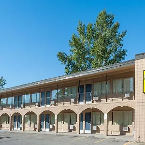 Super 8 Village Canada